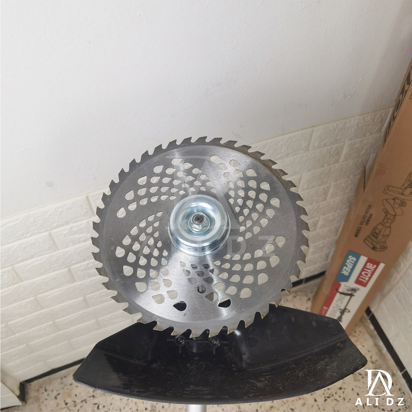 آلة قص الخشب والأعشاب بيوتي