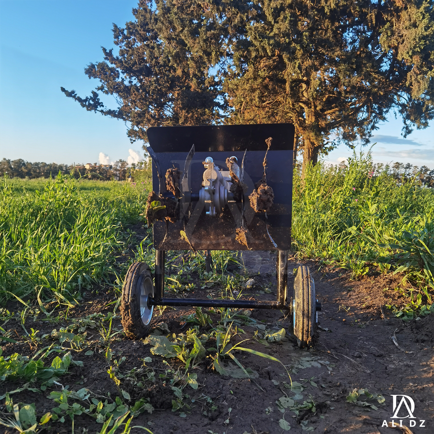 محراث التربة يعمل بالبنزين