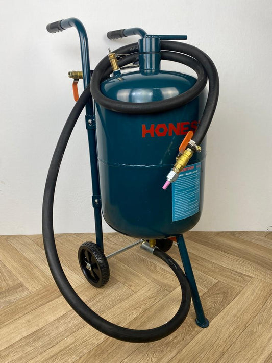 آداة إزالة الصدأ والطلاء